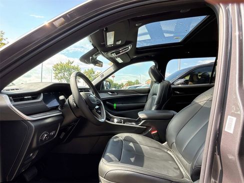 New 2025 Jeep Grand Cherokee Limited w/ Luxury Tech Group II image 27