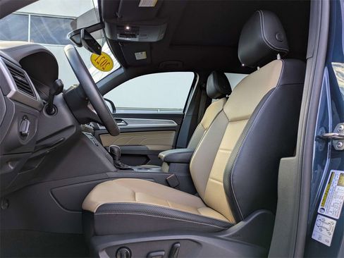 Used 2021 Volkswagen Atlas Cross Sport SE image 2