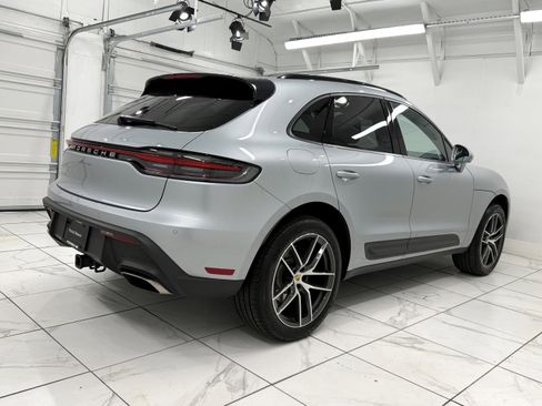 Certified 2025 Porsche Macan image 11