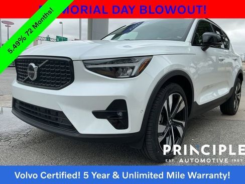 Used 2025 Volvo XC40 B5 Plus AWD/4WD image 5