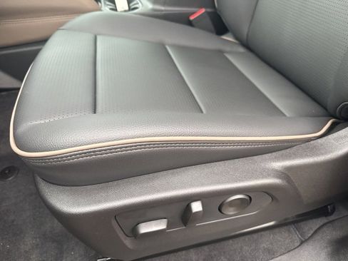 New 2026 GMC Canyon Denali w/ LPO, Denali Black Edition image 12