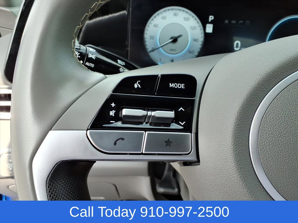Used 2025 Hyundai Elantra SEL FWD image 13
