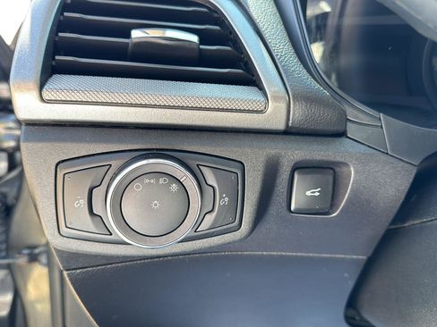 Used 2018 Ford Fusion SE FWD image 14