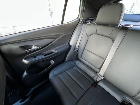 Used 2025 Buick Envista Sport Touring image 39