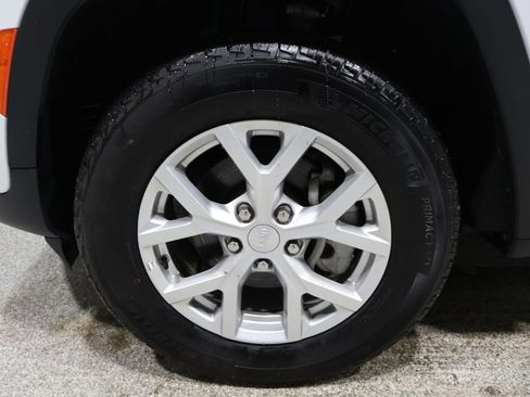 Used 2024 Jeep Grand Cherokee Limited image 7