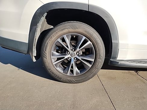 Used 2018 Toyota Highlander Plus image 16