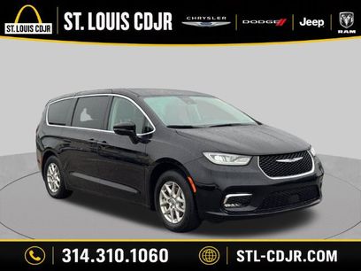 Used 2024 Chrysler Pacifica Touring-L