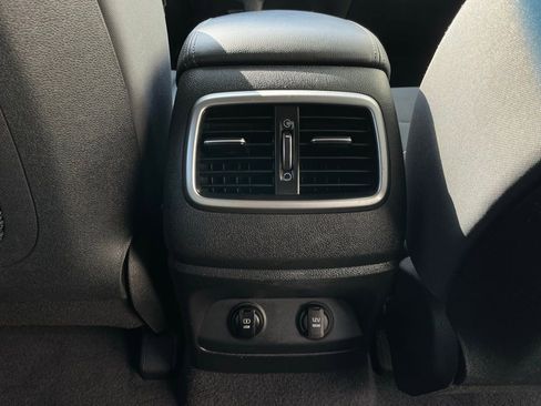 Used 2019 Kia Sorento LX image 35