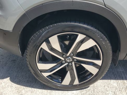 Certified 2024 Volvo XC40 B5 Plus AWD/4WD image 7