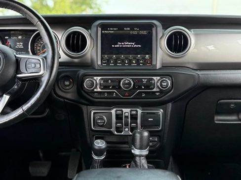 Used 2018 Jeep Wrangler Unlimited Sahara w/ Dual Top Group AWD/4WD image 8