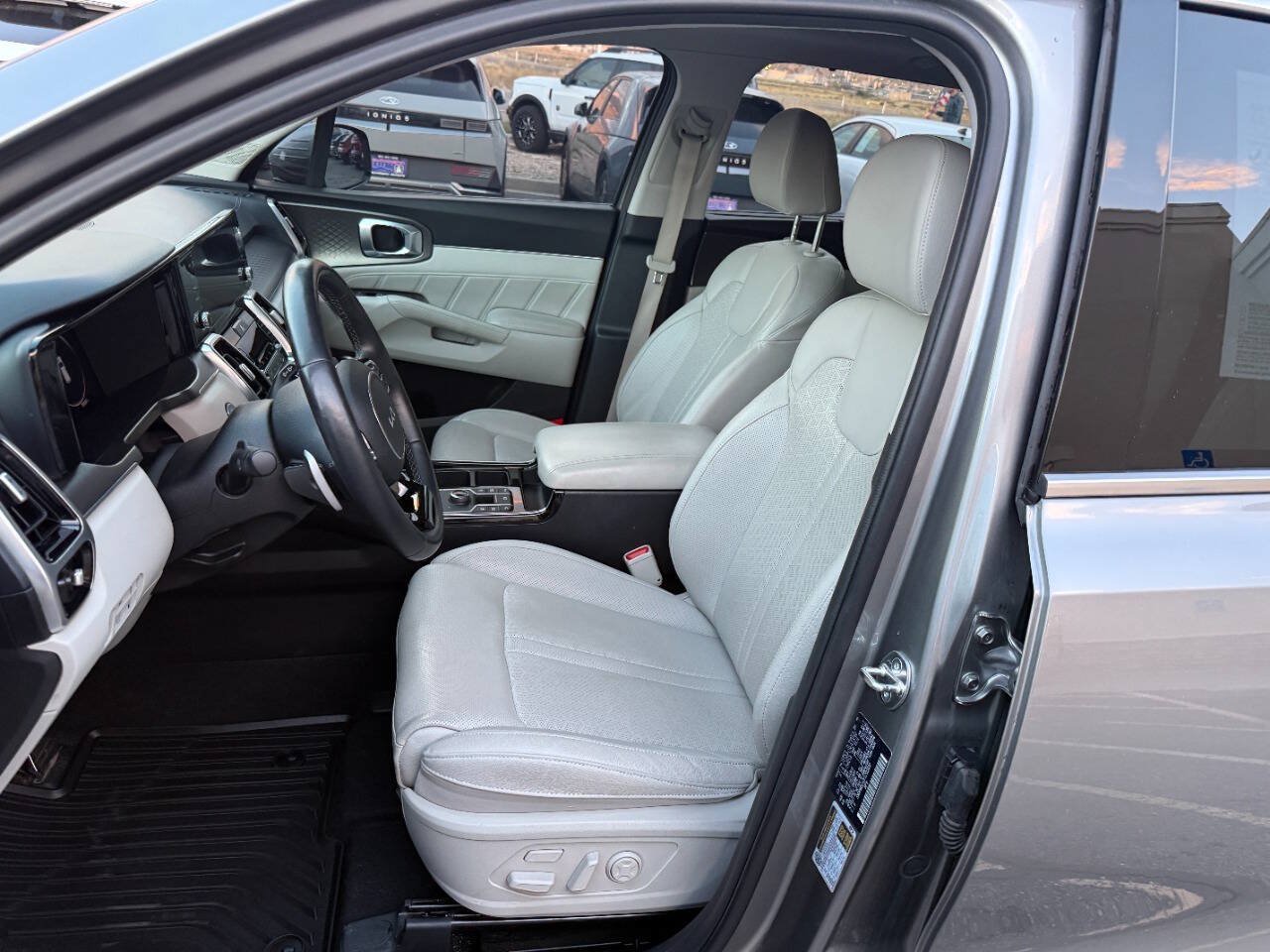 Used 2023 Kia Sorento SX Prestige AWD/4WD image 3