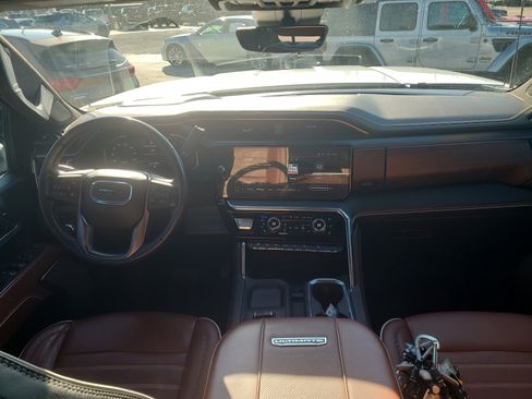 Used 2024 GMC Sierra 2500 Denali Ultimate image 15