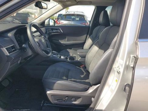 Used 2023 Mitsubishi Outlander SE image 18