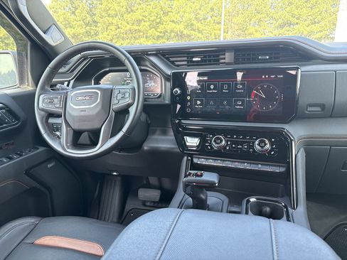 Used 2025 GMC Sierra 1500 AT4 w/ AT4 Premium Package AWD/4WD image 3