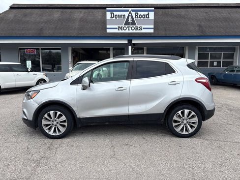 Used 2019 Buick Encore Preferred FWD image 2