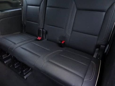 Used 2022 Chevrolet Suburban Premier image 9