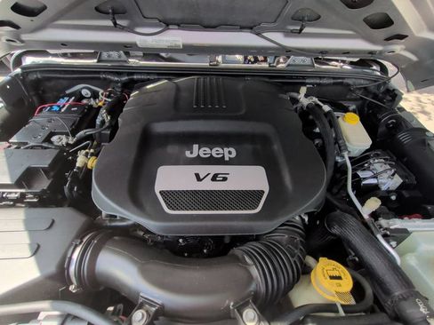 Used 2016 Jeep Wrangler Unlimited Sport w/ Connectivity Group AWD/4WD image 11