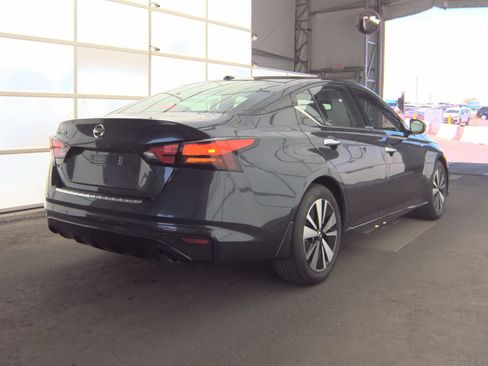 Used 2020 Nissan Altima 2.5 SV FWD image 4