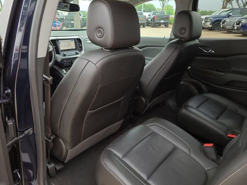 Used 2021 GMC Acadia SLT w/ Preferred Package FWD image 10