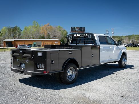 New 2026 RAM 4500 4x4 Crew Cab DRW w/ Laramie Trim Package image 9