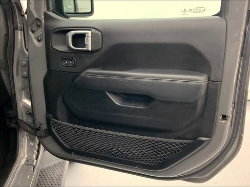 Used 2020 Jeep Wrangler Unlimited Sahara image 9