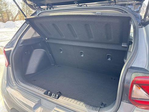 Used 2022 Hyundai Venue Limited image 39