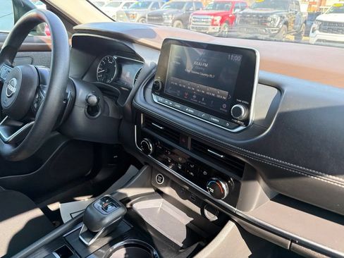 Used 2023 Nissan Rogue S FWD image 10