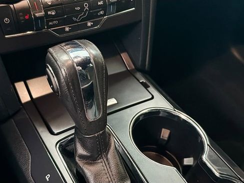 Used 2018 Ford Explorer XLT w/ Equipment Group 202A image 17