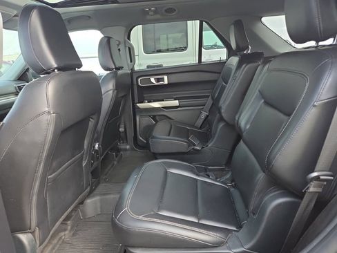Used 2021 Ford Explorer XLT w/ Equipment Group 202A AWD/4WD image 9