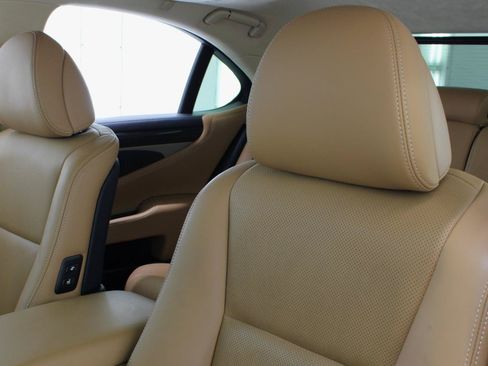 Used 2017 Lexus LS 460 w/ Comfort Package RWD image 34
