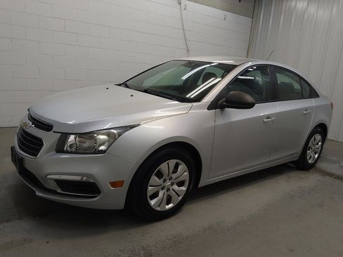 Used 2016 Chevrolet Cruze LS FWD image 2