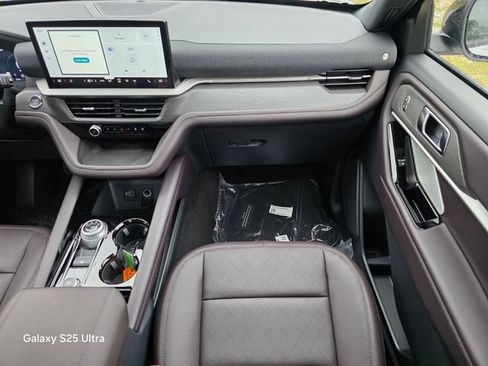 New 2026 Ford Explorer Platinum image 15