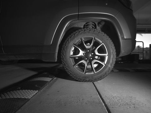 Used 2025 Jeep Compass Trailhawk image 14