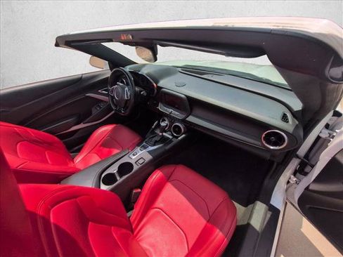 Used 2020 Chevrolet Camaro LT RWD image 17