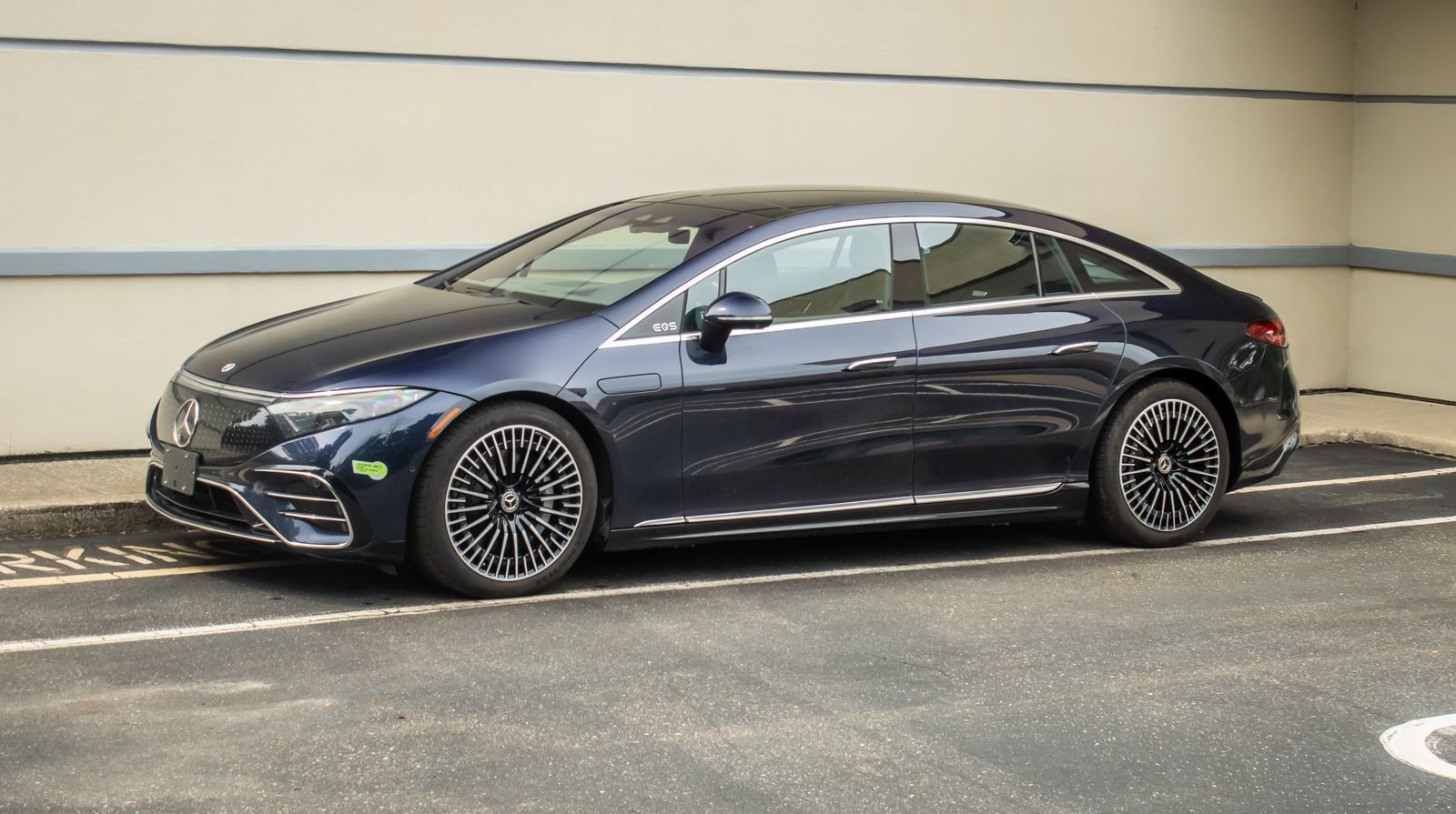Used 2023 Mercedes-Benz EQS 580 4MATIC Sedan image 3