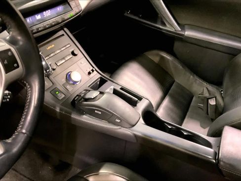 Used 2011 Lexus CT 200h Premium image 16