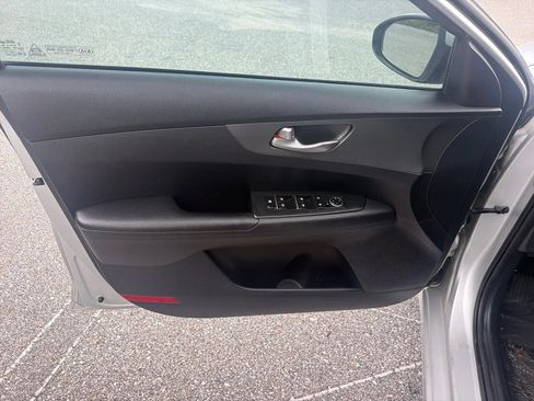 Used 2019 Kia Forte LXS FWD image 13