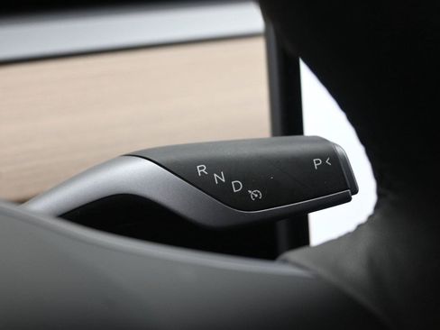 Used 2024 Tesla Model Y Long Range AWD/4WD image 3