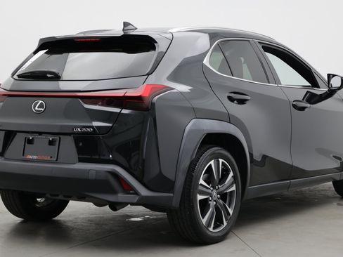 Used 2021 Lexus UX 200 w/ Accessory Package (Z2) FWD image 8