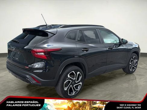 Used 2025 Chevrolet Trax RS w/ Sunroof Package FWD image 6