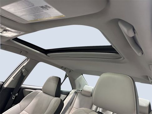 Used 2015 Toyota Camry XSE image 27