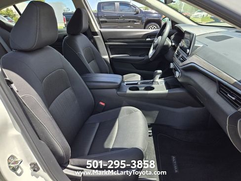 Used 2025 Nissan Altima 2.5 SV FWD image 19