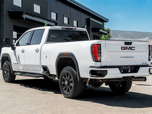 Used 2024 GMC Sierra 2500 AT4 AWD/4WD image 2