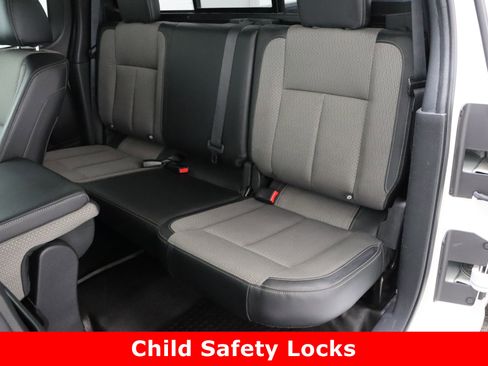 Used 2018 Nissan Titan S image 24