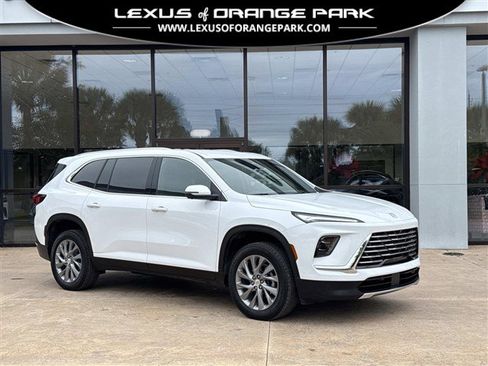 Used 2025 Buick Enclave Preferred image 1