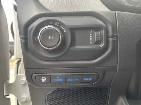 Used 2024 Jeep Wrangler Unlimited Sahara AWD/4WD image 11