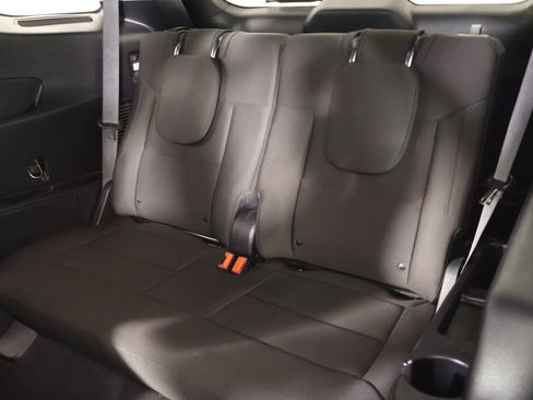 Used 2021 Ford Explorer XLT image 13