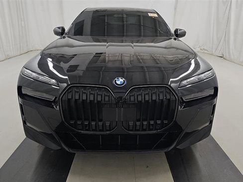 Used 2025 BMW 750e xDrive w/ Executive Package image 2