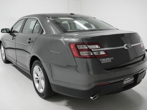 Used 2018 Ford Taurus SE image 6
