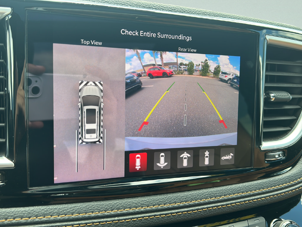 Used 2023 Chrysler Pacifica Pinnacle FWD image 23